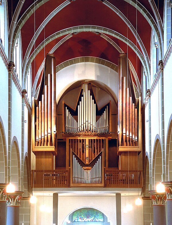 Eine Besonderheit der Orgel mit 33 Registern sind die Horizontal-Trompeten